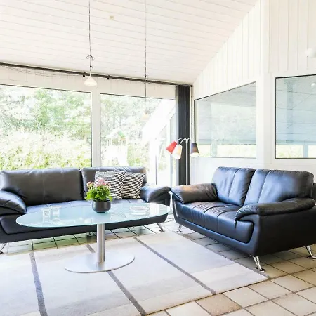 Four-Bedroom Holiday Home In Norre Nebel 2 Oksbøl