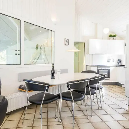 Four-Bedroom Holiday Home In Norre Nebel 2 Feriehus Oksbøl