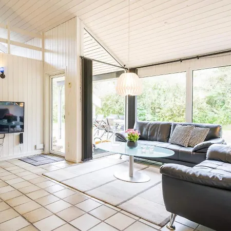 Four-Bedroom Holiday Home In Norre Nebel 2 Feriehus *